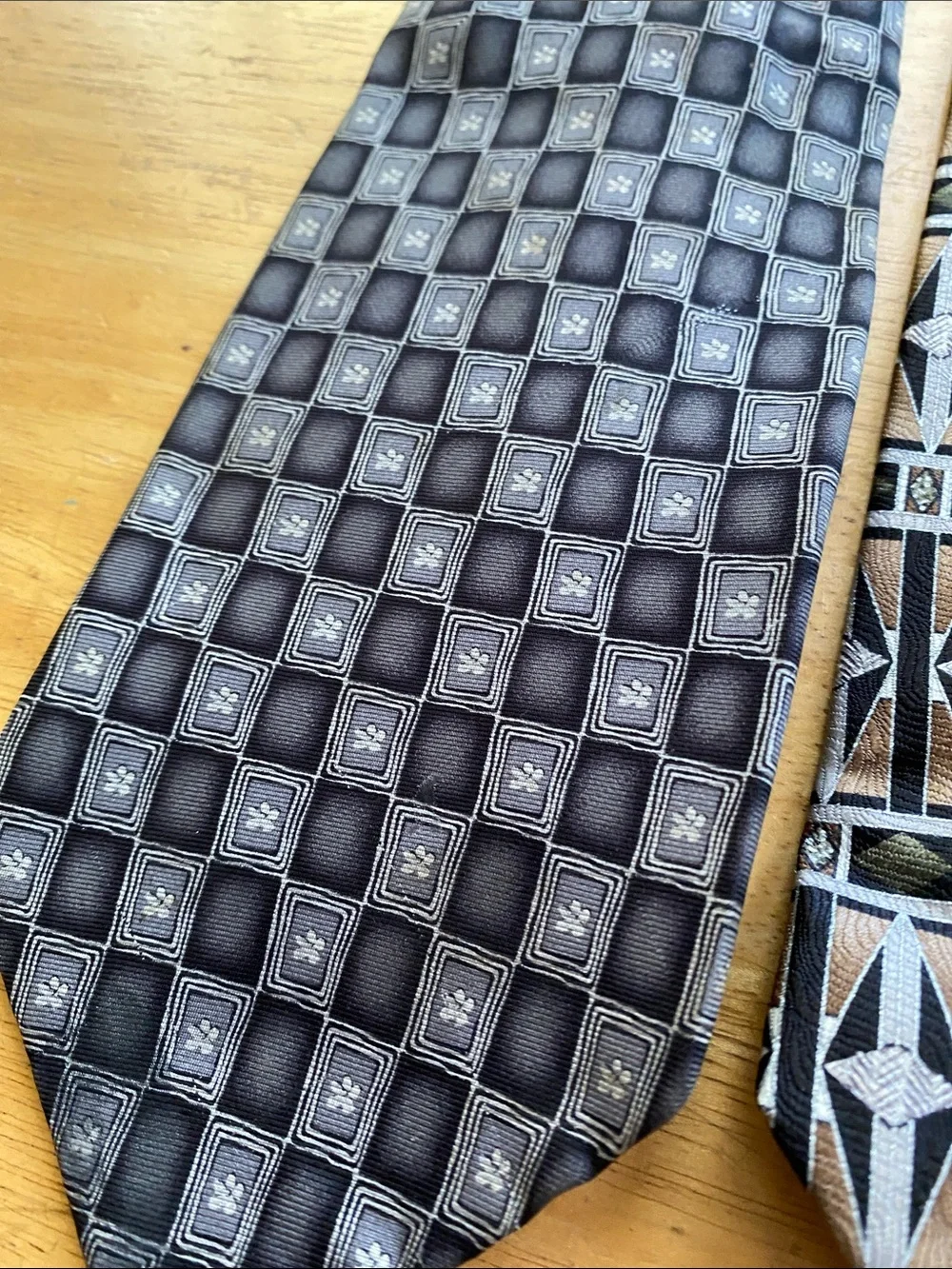 ! 4 ties different brands in good condition